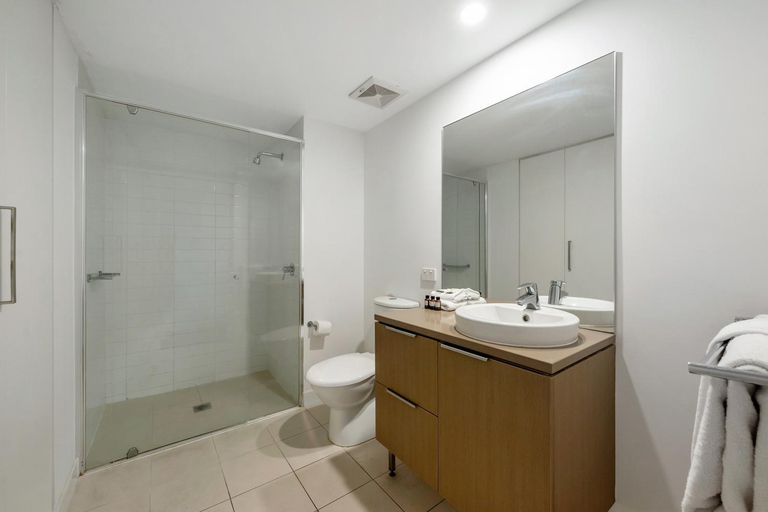 Bathroom 5, Townsville CBD Stadium Apartment - 2BR - 2BA - 2 Secure Car Spaces, City