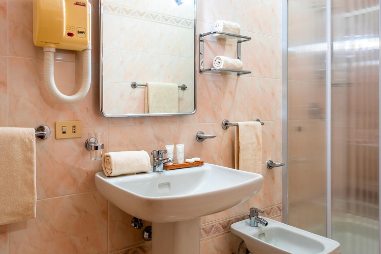 Bathroom 4, Hotel Iris, L'Aquila