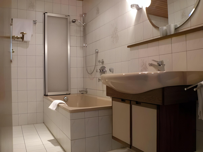Bathroom 5, Hotel Drei Konig, Oberallgäu
