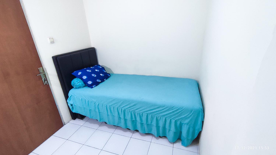 Bedroom 2, Lily’s Room at Apartment Cibubur Village, East Jakarta