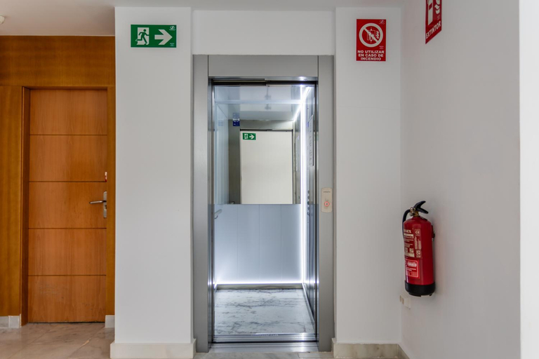 Others 5, Hotel El Tujjar, Cádiz