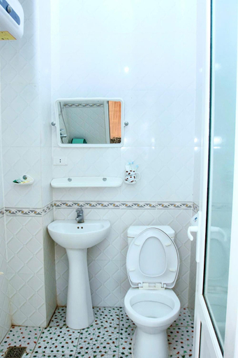 Bathroom, Hoa Phuong Hotel, Bố Trạch