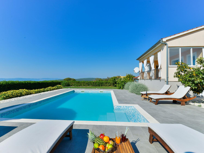 Sport & Beauty 2, Villa in Debeljak with Private Pool, Sukošan