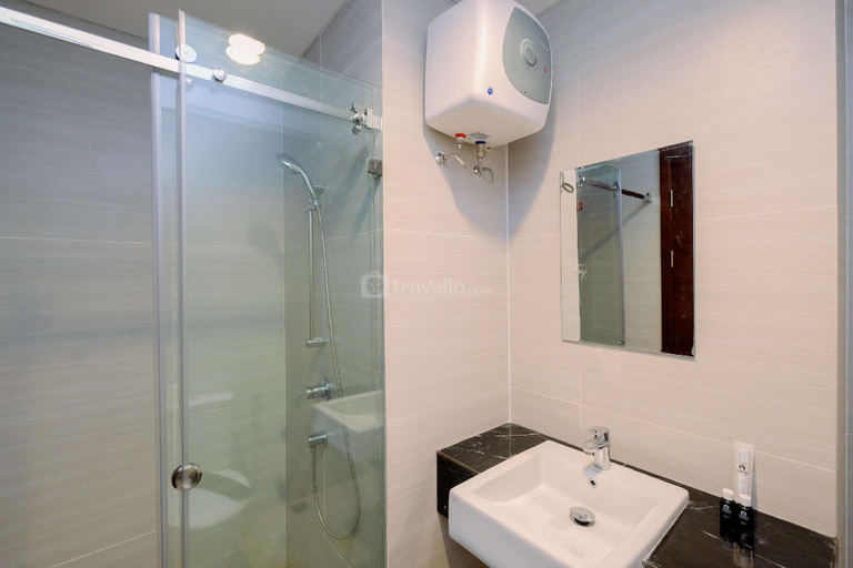 Bathroom 4, Studio Wonderful at West Vista By Travelio, Jakarta Barat