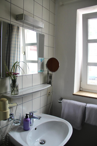 Bathroom 5, Schildwirtschaft Zum Rothen Ochsen, Biberach