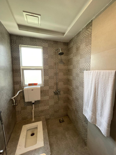 Shower 3, Fellows BnB, Islamabad