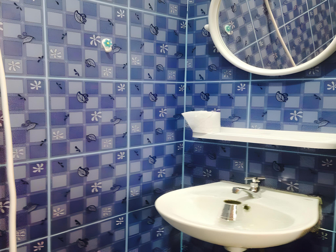 Bathroom 3, Jozef & Erika Apartment, Pattaya