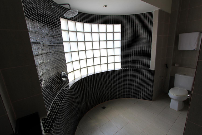 Bathroom 4, East Suites, Pattaya