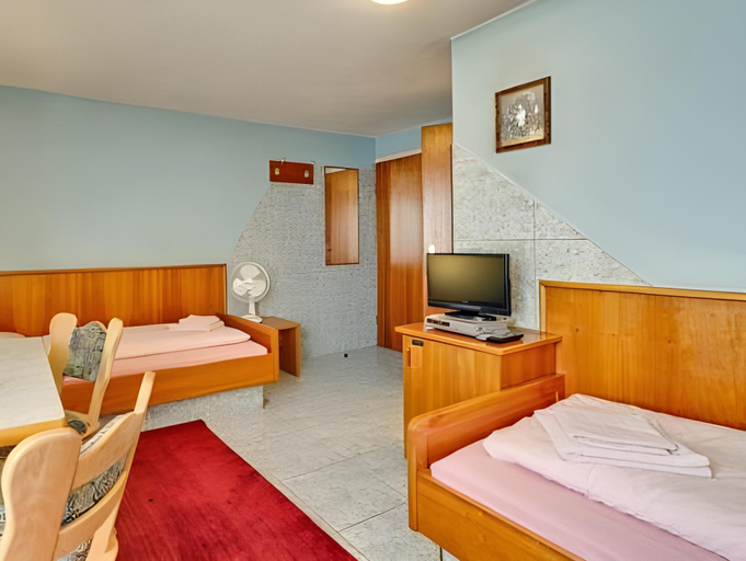 Others 4, M-Hotel, Stuttgart