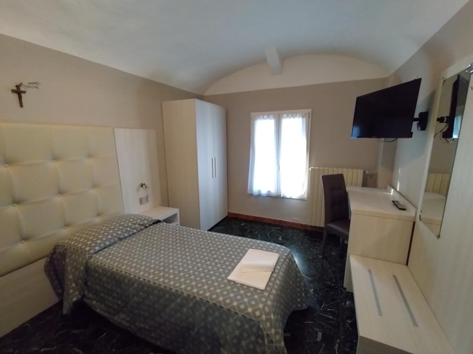 Bedroom 2, Albergo Venaria Reale da Matteo, Cuneo