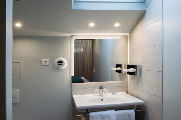 Bathroom 2, Hotel Astor, Hauts-de-Seine