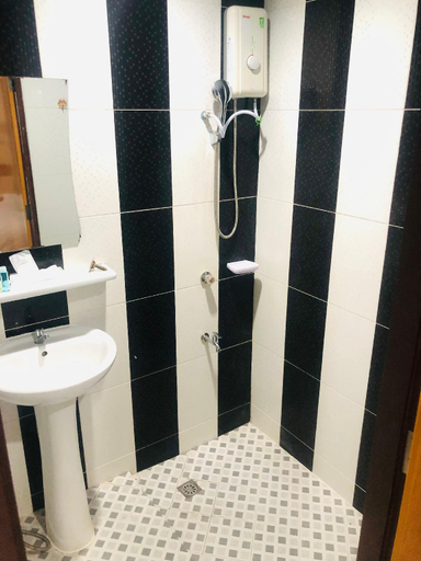 Bathroom 5, Royal Star Suites Pattaya, Pattaya