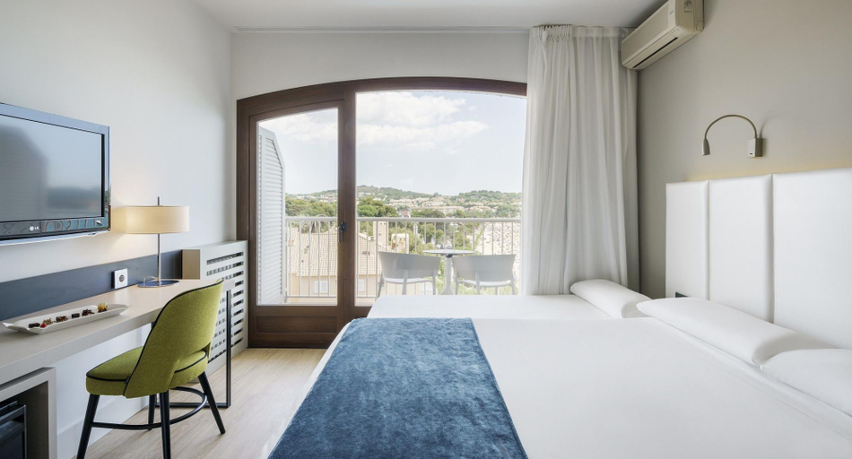 Bedroom 3, ILUNION CALETA PARK, Girona
