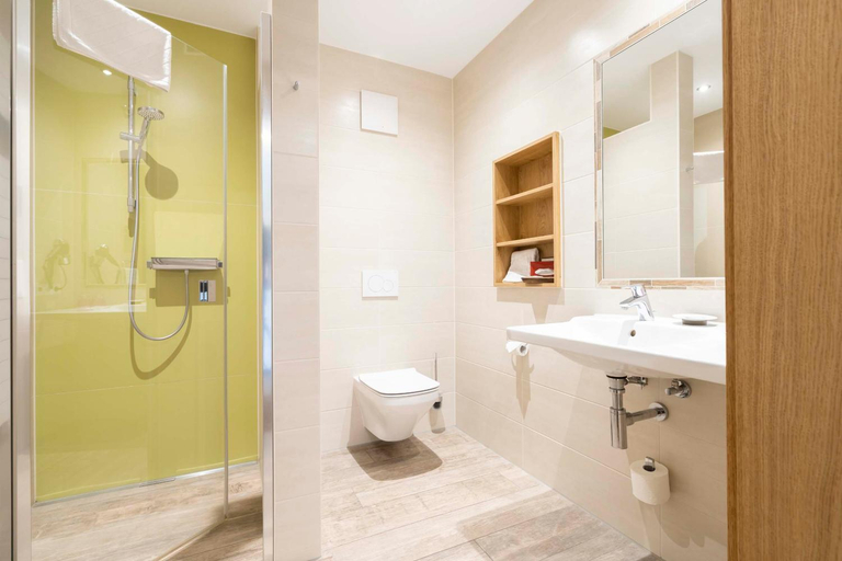 Bathroom 3, ホテル ブラウ工ライ ガストホフ ヘーン, Bamberg