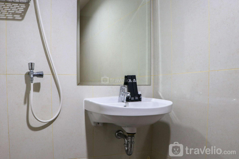 Bathroom 2, Homey Studio Apt LRT City Jatibening By Travelio, Bekasi