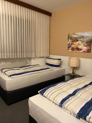 Bedroom 2, Hotel -Pension-Weller, Offenbach