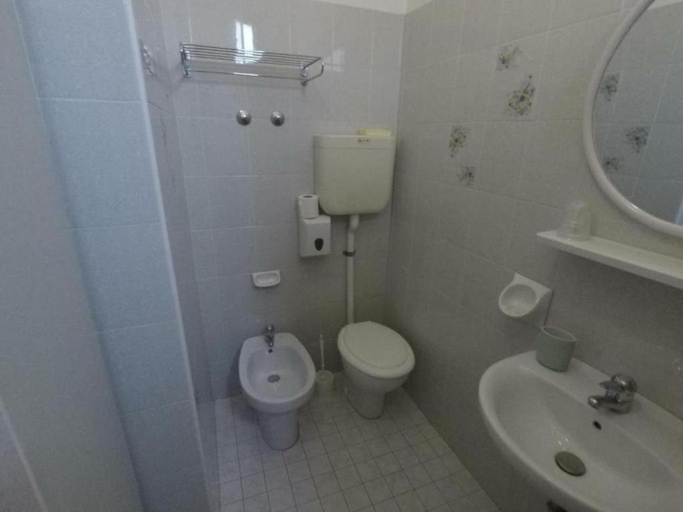 Bathroom 3, Alevon Hotel, Rimini