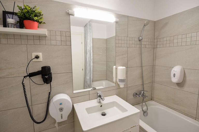 Bathroom 3, Bucharest City Center Apartment, Municipiul Bucuresti
