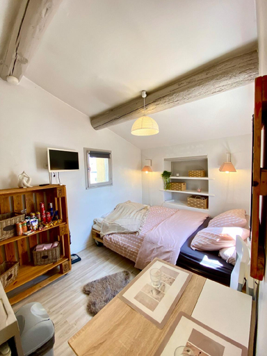 Bedroom 2, « Le Grenier » en Hyper Centre, Gard