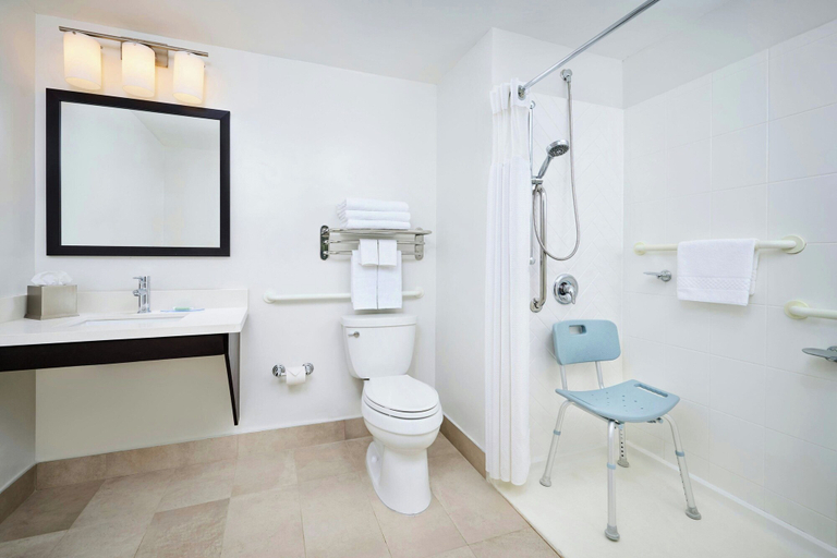 Bathroom 3, TownePlace Suites by Marriott Mississauga-Arpt Corp Ctr, Peel