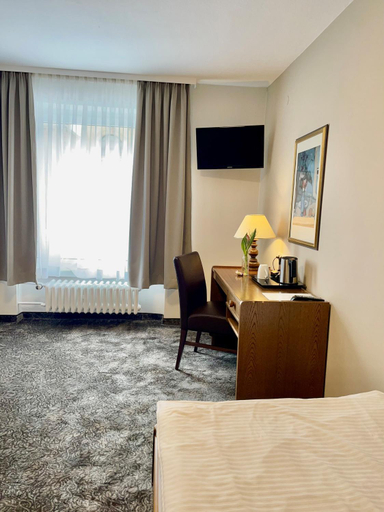 Bedroom 2, Hotel Regina, Ludwigshafen am Rhein