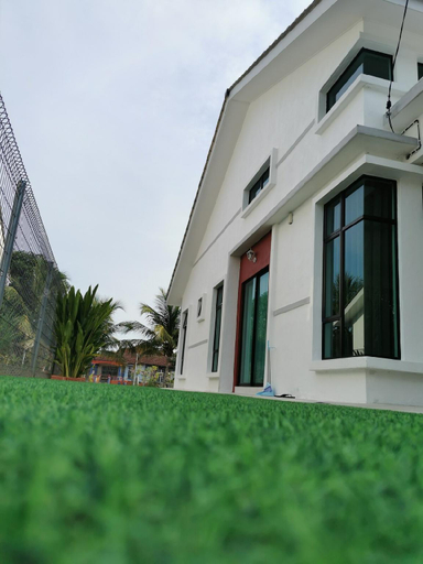 Exterior & Views