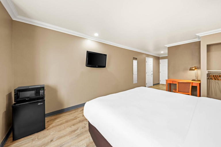 Bedroom 3, Comfort Inn & Suites Salinas City Center Area, Monterey