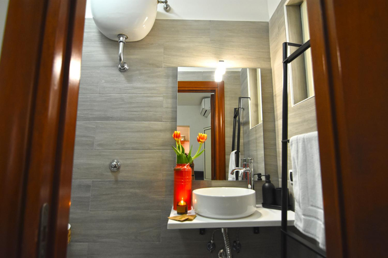 Bathroom 2, La Casa di Apollo, Napoli