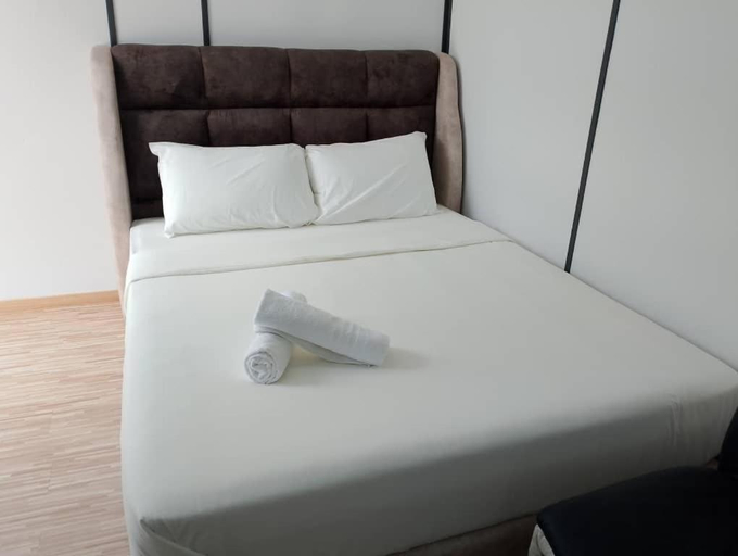 Bedroom 2, Haimara staycation, 1 house & 3 cabin with pool hulu langat, for small event, Hulu Langat