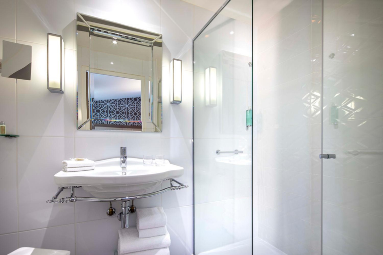 Bathroom 3, Hotel Philéas Lazare & Spa -Opéra, Paris