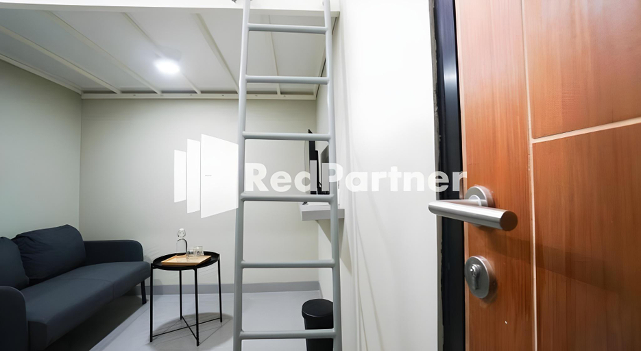 Bedroom, Tomang Gelong Guest House Syariah RedPartner, West Jakarta