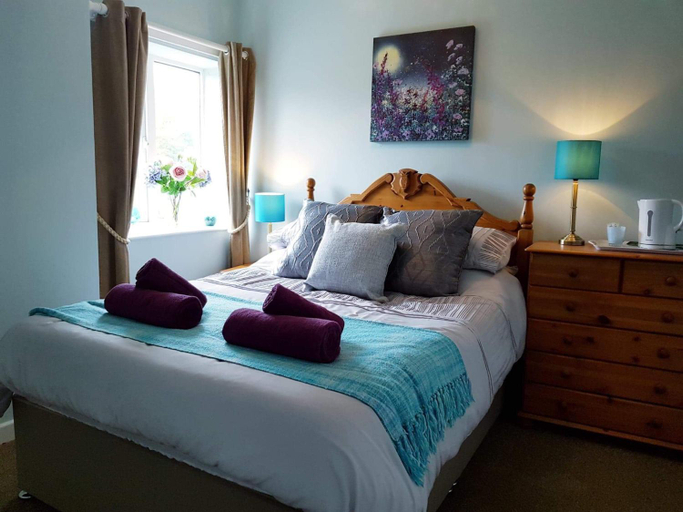 Bedroom 2, Wheatsheaf Inn, Herefordshire