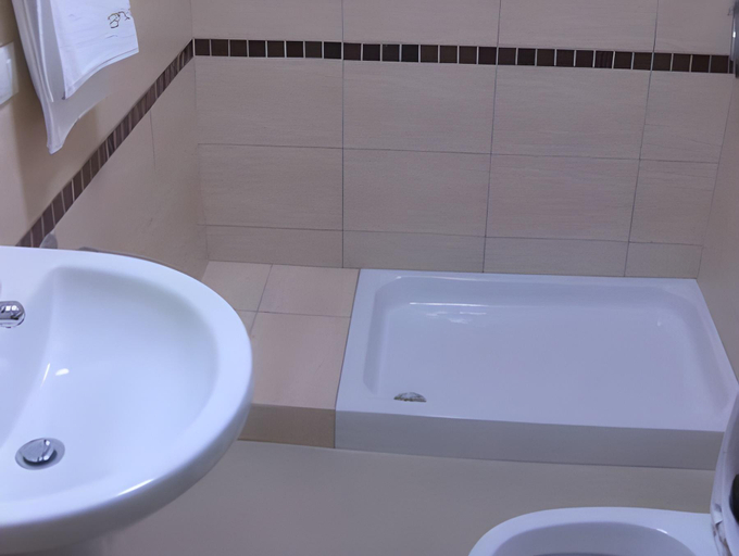 Bathroom 3, Hotel Marub, Mirditës