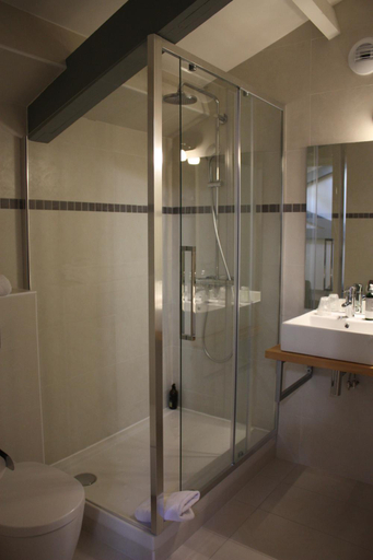 Bathroom 3, Hotel le Dauphin, Hauts-de-Seine