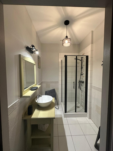 Bathroom 2, La Fourniere, Gironde