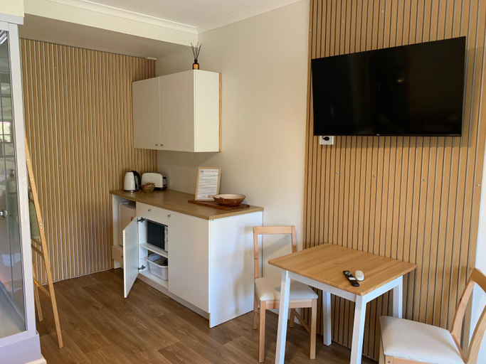 Others 5, Studio 327, Coffs Harbour - Pt B