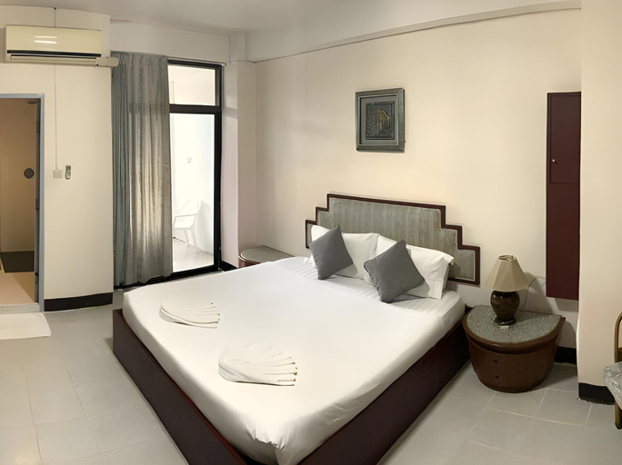 Bedroom 3, Romeo Palace Hotel, Pattaya