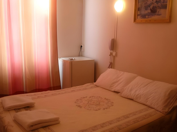 Bedroom, Hotel Bearnais, Paris