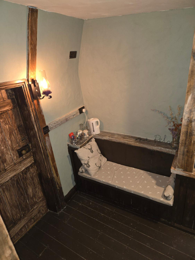 Others 4, The White Hart Inn, Lincolnshire