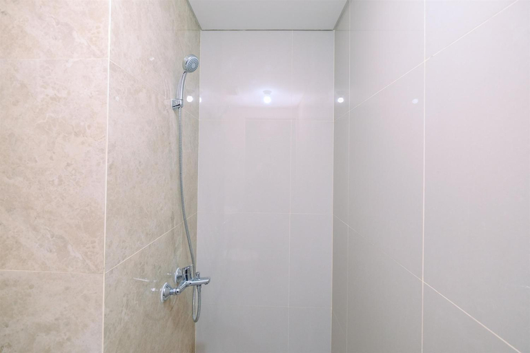Bathroom 4, Cozy 2BR Transpark Cibubur near Mall By Travelio, Depok