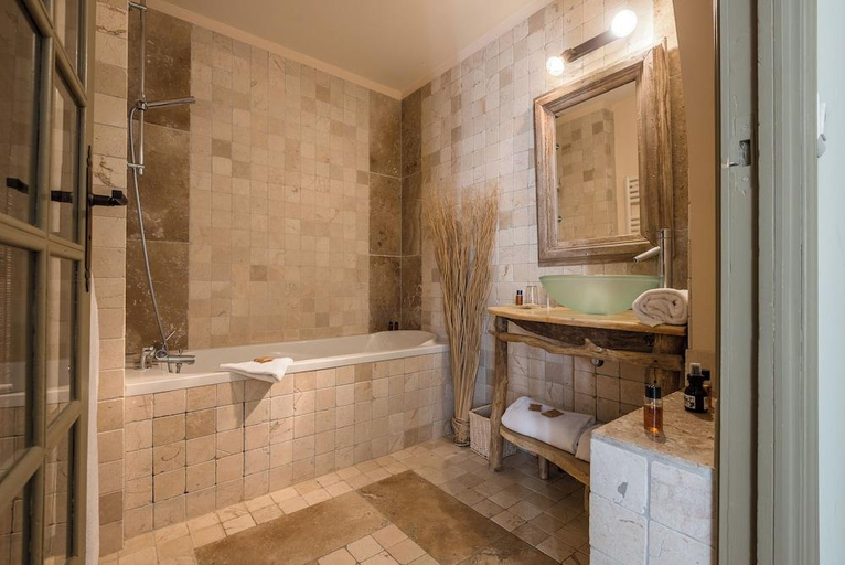 Bathroom 3, Hotel Mas Vidau Porte des Alpilles, Bouches-du-Rhône