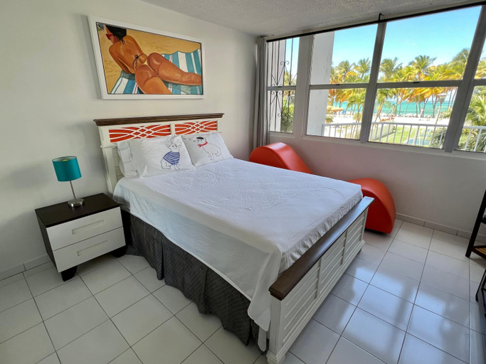 Others 5, Beachfront Tropical Tantra Apartment