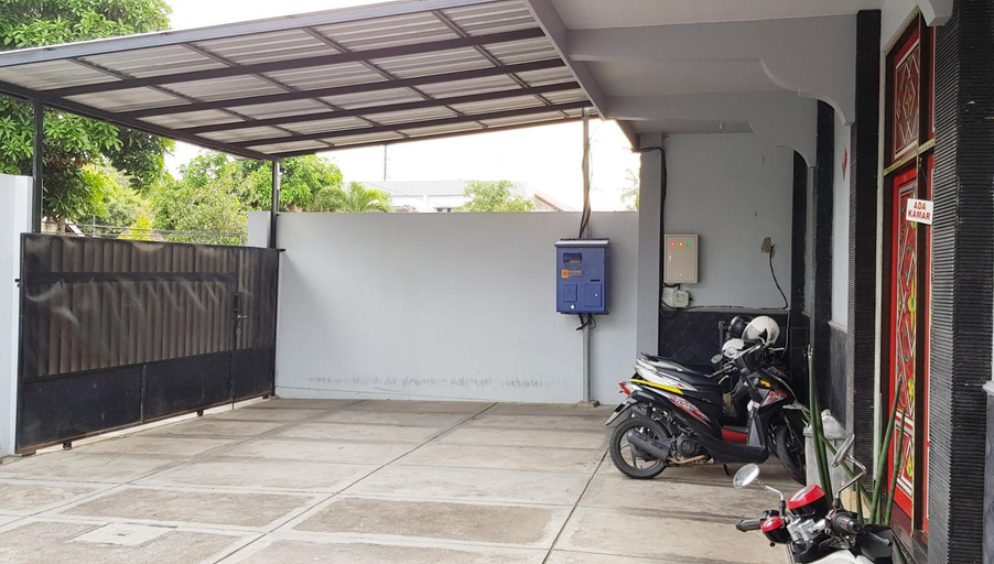 Exterior & Views, Hotel Bundo Permai 1, Pacitan