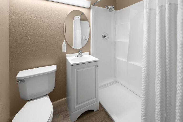Bathroom 4, Travelodge by Wyndham Parker, La Paz