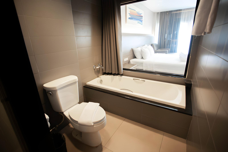 Bathroom 5, Sea Me Spring Too Hotel, Pattaya
