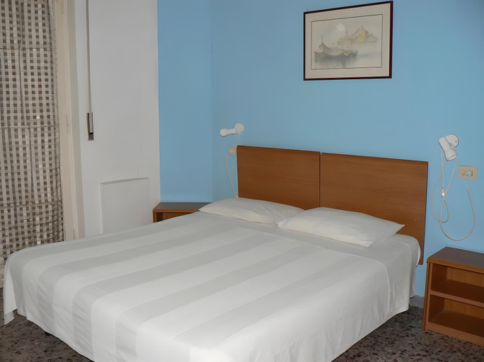 Bedroom 2, Albergo Nella, Imperia