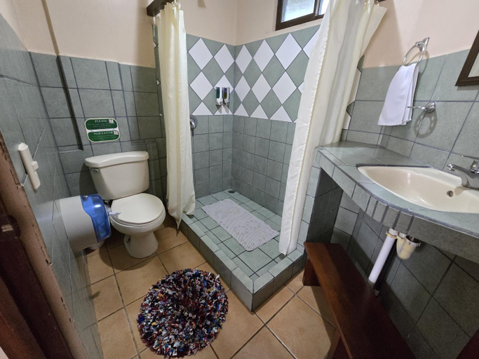 Bathroom 4, Hotel Iris Arenal, San Carlos