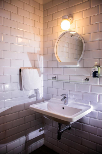 Bathroom 4, Chapter 5 Hotel