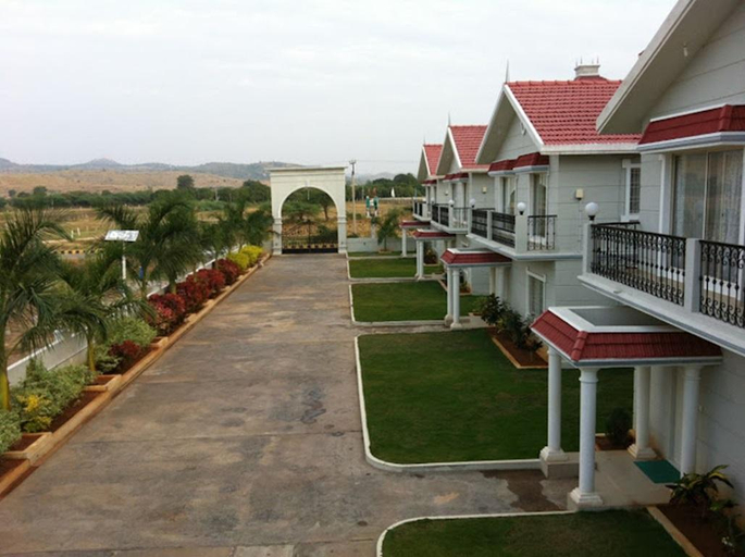 Exterior & Views