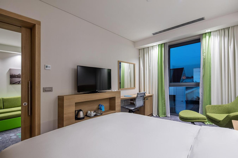 Bedroom 2, Hampton by Hilton Istanbul Zeytinburnu, Fatih
